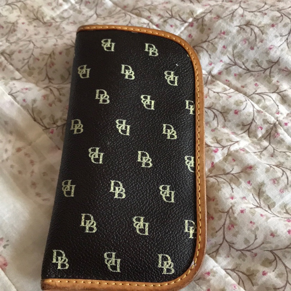 Dooney and Burke eye class case
